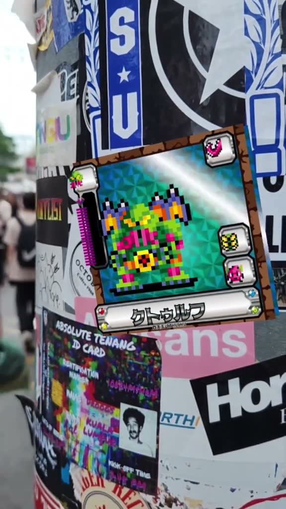 An 8-bit Cthulhu on a Bangkok lamp post
